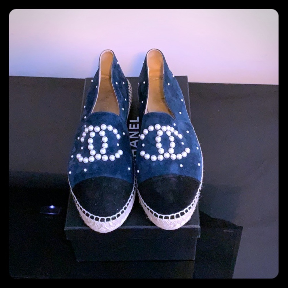 COPY - Chanel espadrilles in blue/black pearls